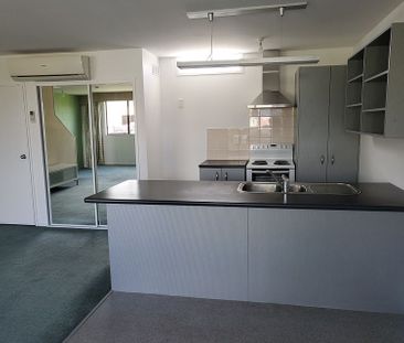 Easy care urban apartment - Photo 4