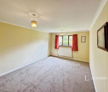 4 bedroom detached house to rent - Photo 3