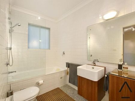 Two bedroom townhouse in Centennial Park - First inspection Thursday 26th September at 12:00pm - Photo 2