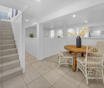 A Magnificent Family home so close to the beach - Photo 2