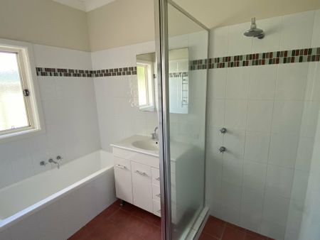 Charming Country Living in Dubbo - 3 Bedroom Home for Rent - Photo 4