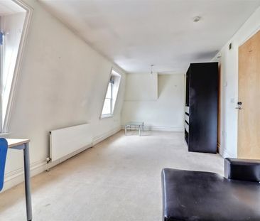 3 Bedroom Flat / Apartment to let - Photo 2