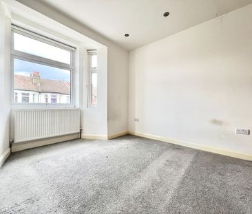 4 Bed Semi-Detached House, Mortlake Road, IG1 - Photo 2
