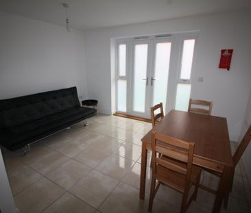 4 bedroom semi-detached house to rent - Photo 1