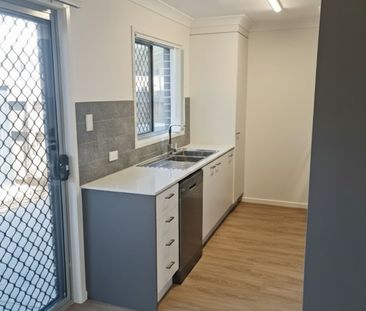 AVAILABLE 06/03/26- 3 BED 2 BATH TOWNHOUSE WITH MULTI PURPOSE ROOM ... - Photo 4