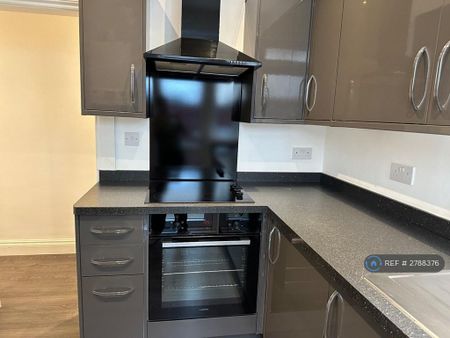 2 bedroom flat to rent - Photo 4