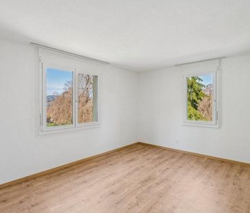 Charmante 4.5 Zimmer-Wohnung mit Balkon und Cheminée - Foto 2