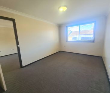 Relaxed 1 Bedder with Garage - Photo 4