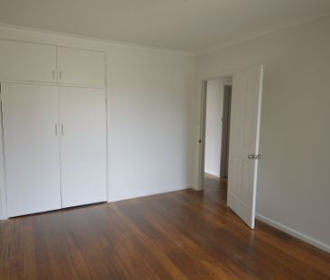 Charming 2-Bedroom Unit in Prime Location - Photo 3