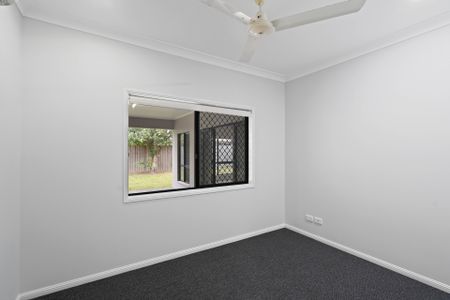 LARGE BLOCK - SIDE ACCESS - QUIET LOCATION - Photo 4