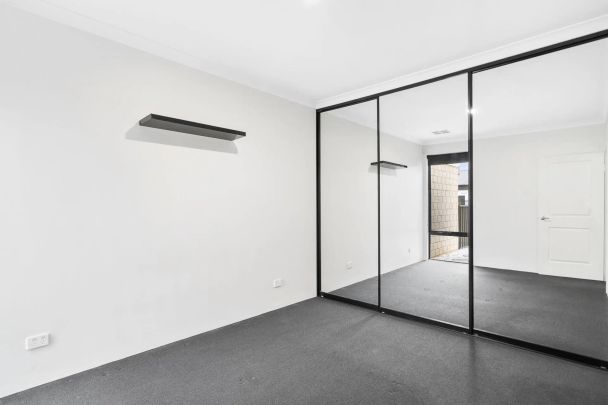 Modern home in new Lakelands. - Photo 1