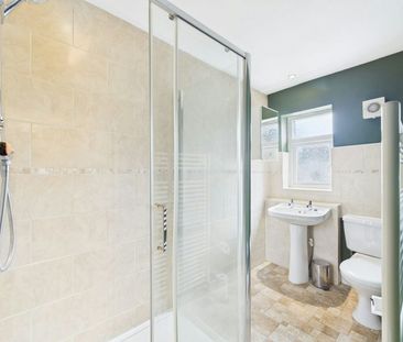 Terraced House to rent on - Photo 6