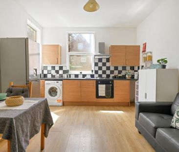 4 bedroom flat to rent - Photo 5