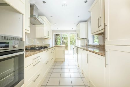 4 bedroom terraced house to rent - Photo 5
