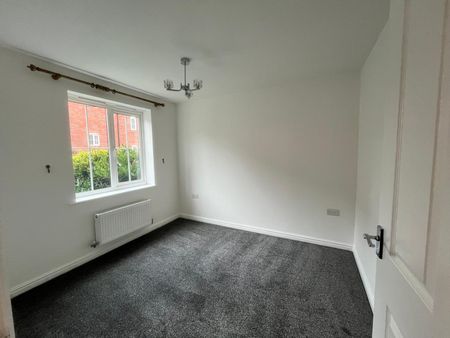 5 bed town house to rent Felton Close, Stafford ST17 - Photo 3