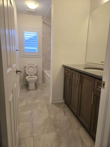 For Lease - 40 Lemon Avenue, Thorold, Ontario - Photo 5