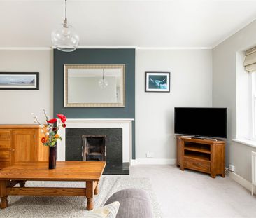 3 bed apartment to rent in Pembroke Road, Bristol, BS8 - Photo 2