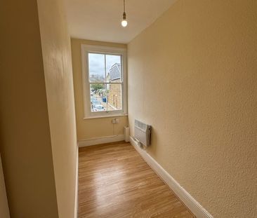 3 Bed Flat, Hichisson Road, SE15 - Photo 3