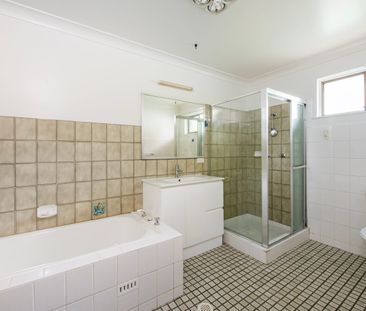 Spacious Family Living - Photo 2