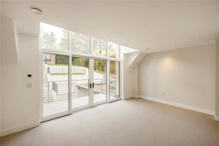 6 bedroom detached house to rent - Photo 2