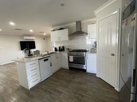 Fully Furnished - Photo 4