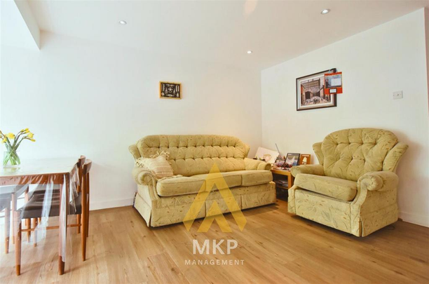 4 bedroom semi-detached house to rent - Photo 1