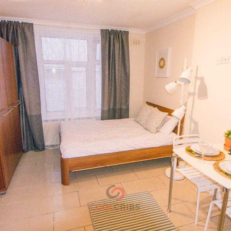 Studio Flat, Linden Gardens, W2 - Photo 1