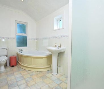 3 bedroom end of terrace house to rent - Photo 6