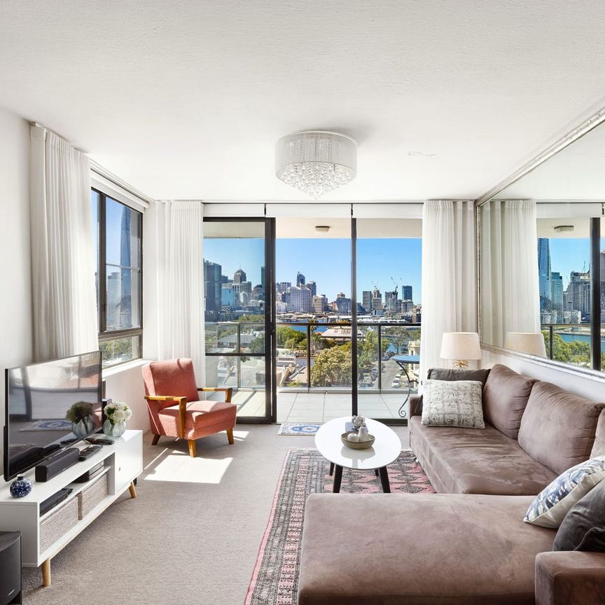 Prestigious Balmain East 3 Bedroom Apartment Showcasing Iconic Harbour Bridge and City Views - Photo 1