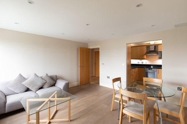 1 Bed Flat, Gainsborough House, E14 - Photo 1