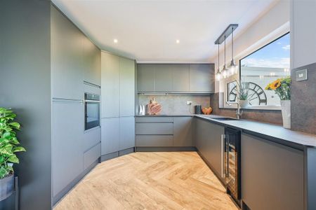 3 bedroom end of terrace house to rent - Photo 5