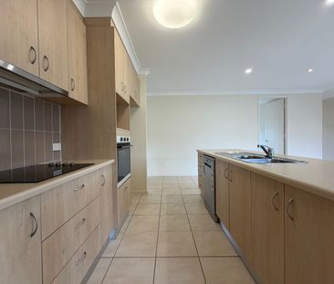 4 BEDROOM HOME IN KELSO + SOLAR + SEPARATE LIVING AREA + GARDEN SHED! - Photo 5