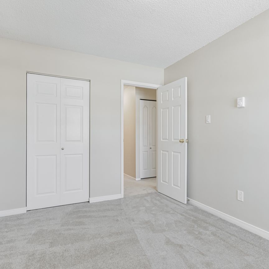 2 bedroom, 1 bathroom apartment in Ajax - Photo 1