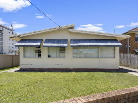 Two Bedroom Apartment in Highly Sought After The Entrance - Photo 3