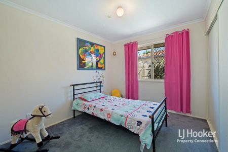 4 BEDROOM HOME WITH IN GROUND POOL - Photo 4