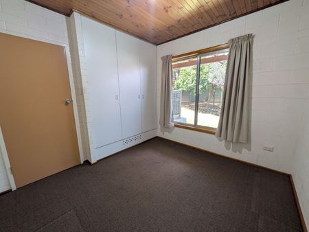 Three Bedroom House in Braitling - Photo 4