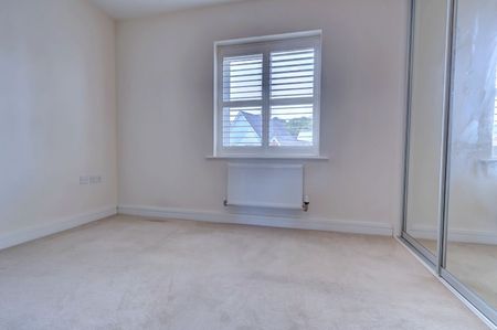 3 Bedroom Mid Terraced House To Rent - Photo 4