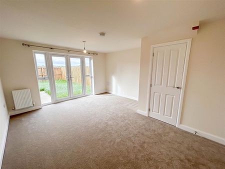 3 Bedroom House - Terraced - Photo 4