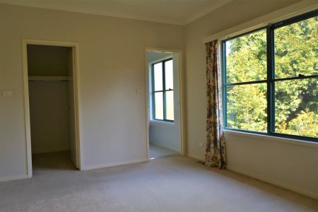 Light-Filled Three-Bedroom Townhouse in Peaceful Leura Location! - Photo 3