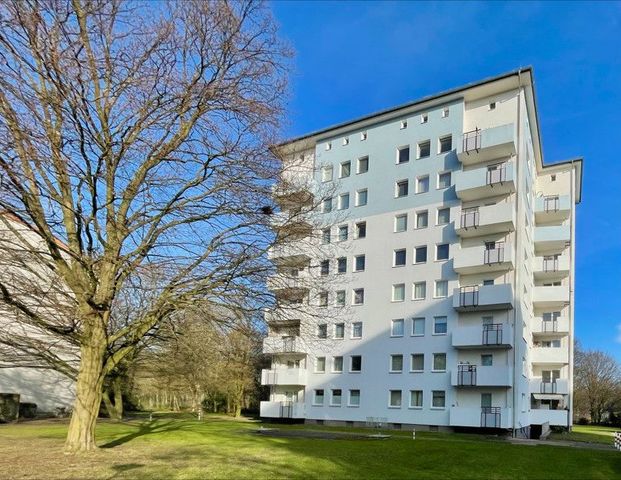 Geräumige 3-Zi.-Wohnung mit Balkon! - Photo 1