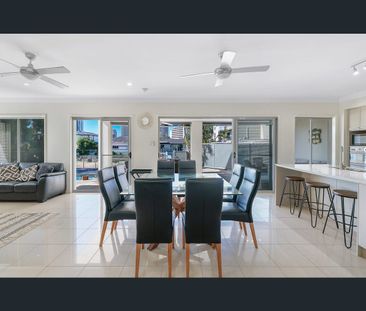 2 Coral Gables Key, Broadbeach Waters, Qld 4218 - Photo 3