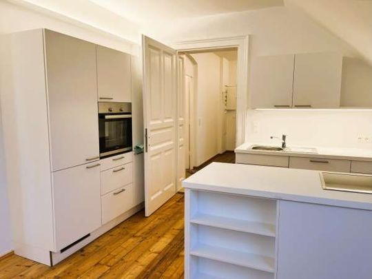 Top-sanierte Dachgeschosswohnung in zentraler Altbaulage - sofort verfügbar - Foto 1