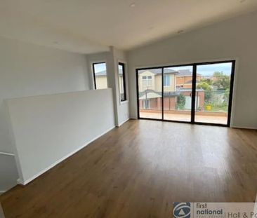 Modern Townhouse In Great Location - Photo 2