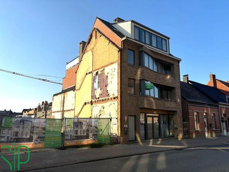 Ruim twee-slaapkamerappartement met terras en autostaanplaats in het centrum van Geel. - Photo 5