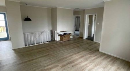 Modern 5-Bedroom Rental Offering Comfort, Space, and Family-Friendly Living - Photo 4