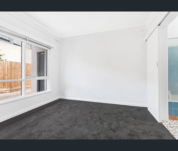 GROUND FLOOR, ONE BEDROOM APARTMENT IN EXCELLENT LOCATION | FLARE R... - Photo 6