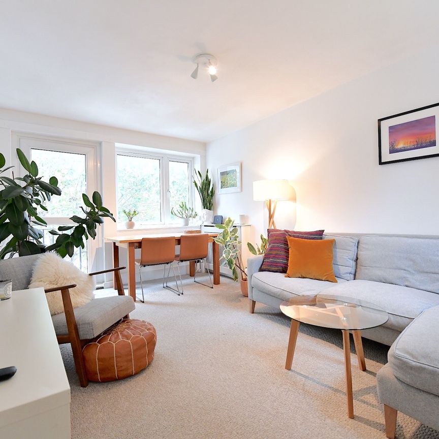 2 Bed Flat, Altenburg Gardens, SW11 - Photo 1