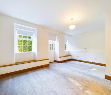 4 bedroom end of terrace house to rent - Photo 2