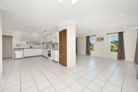Newly renovated home in Kirwan - Photo 5
