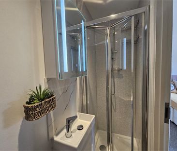 Room 7 at 38 Pakenham Close, Cambridge - Photo 3